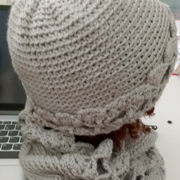 BEENIE & NECK SCARF SET - Picture 2 of 4